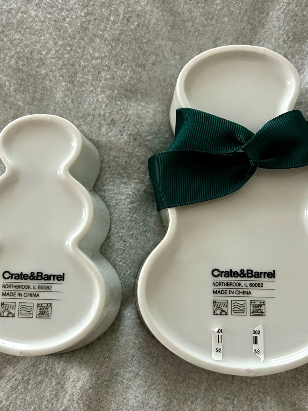 Crate&Barrel White Snowman Nesting Dishes with Green Bow